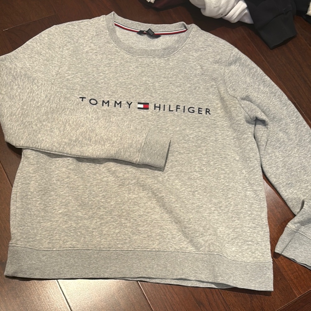 Tommy Hilfiger Gray Crewneck Sweater Classic Style